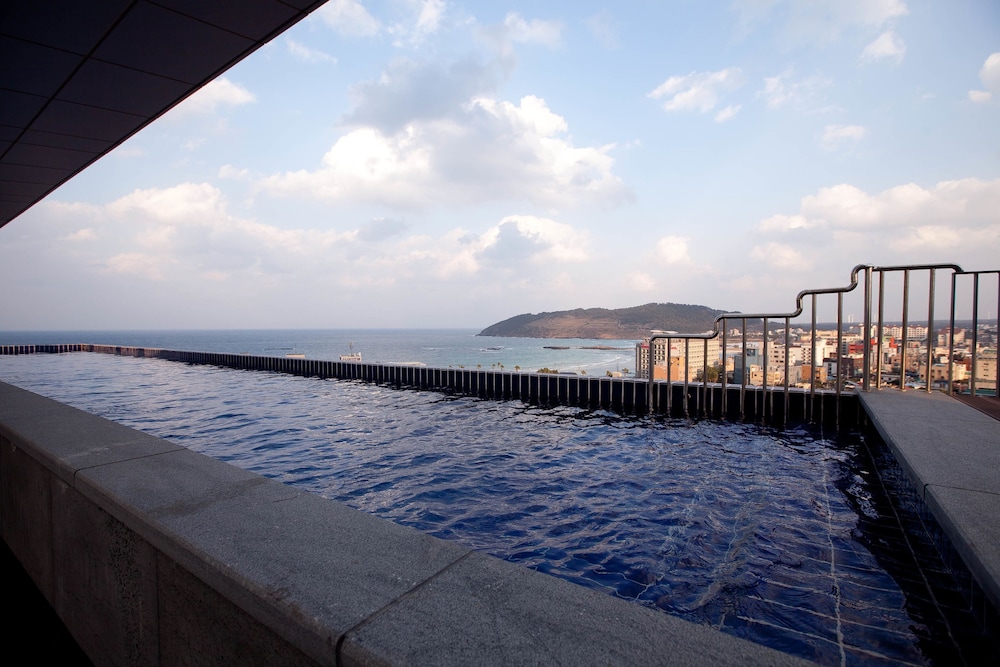 Seoubong Beach Hotel 20/23