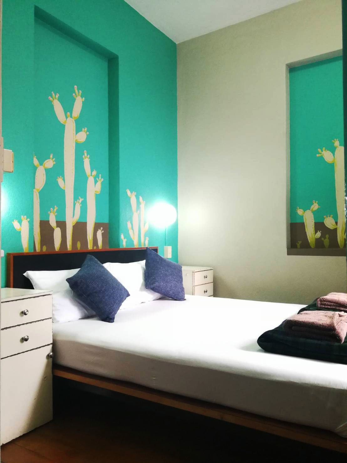 ROOM, DOUBLE BED