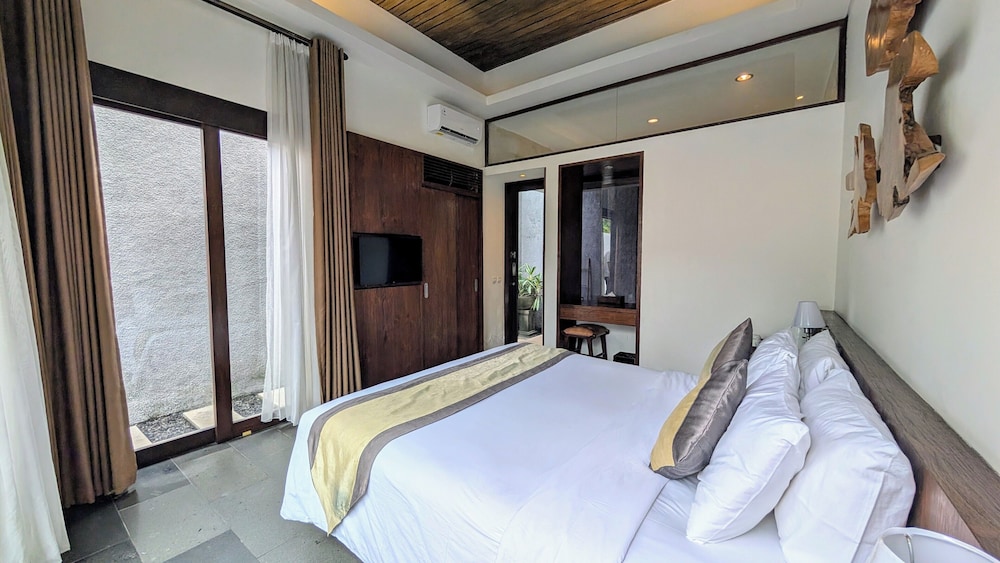 1 BEDROOM, VILLA