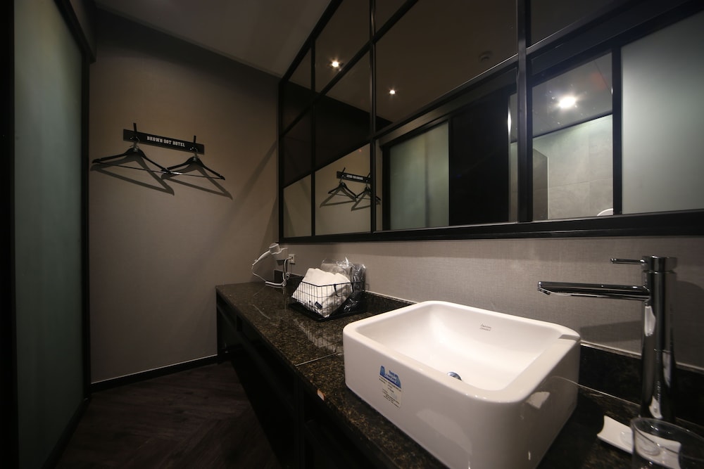 Brown Dot Hotel Beom il 23/30
