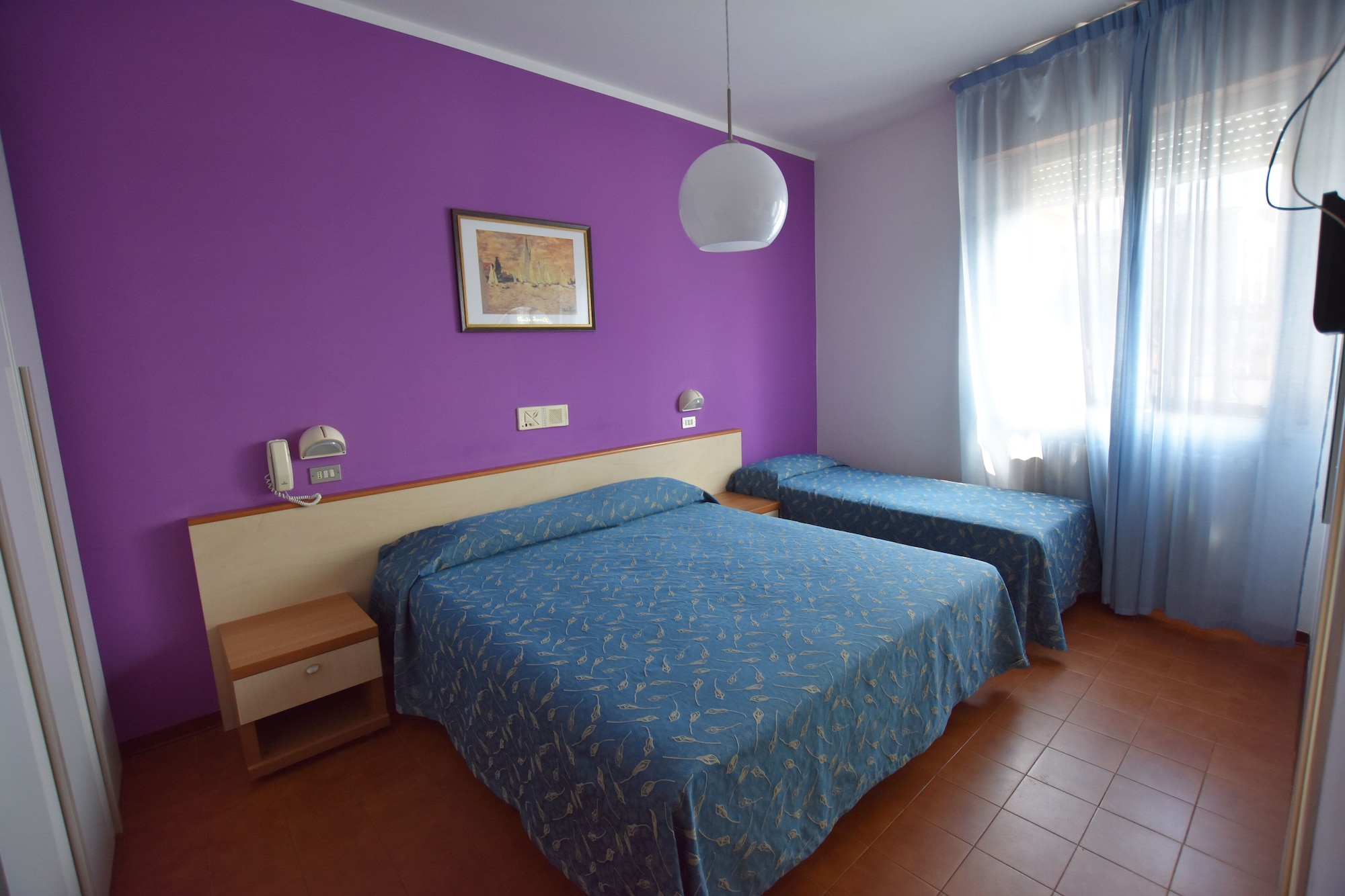 DELUXE, DOUBLE BED