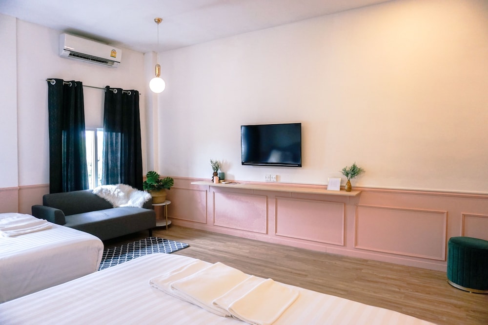 Isara Boutique Hotel and Cafe 7/66