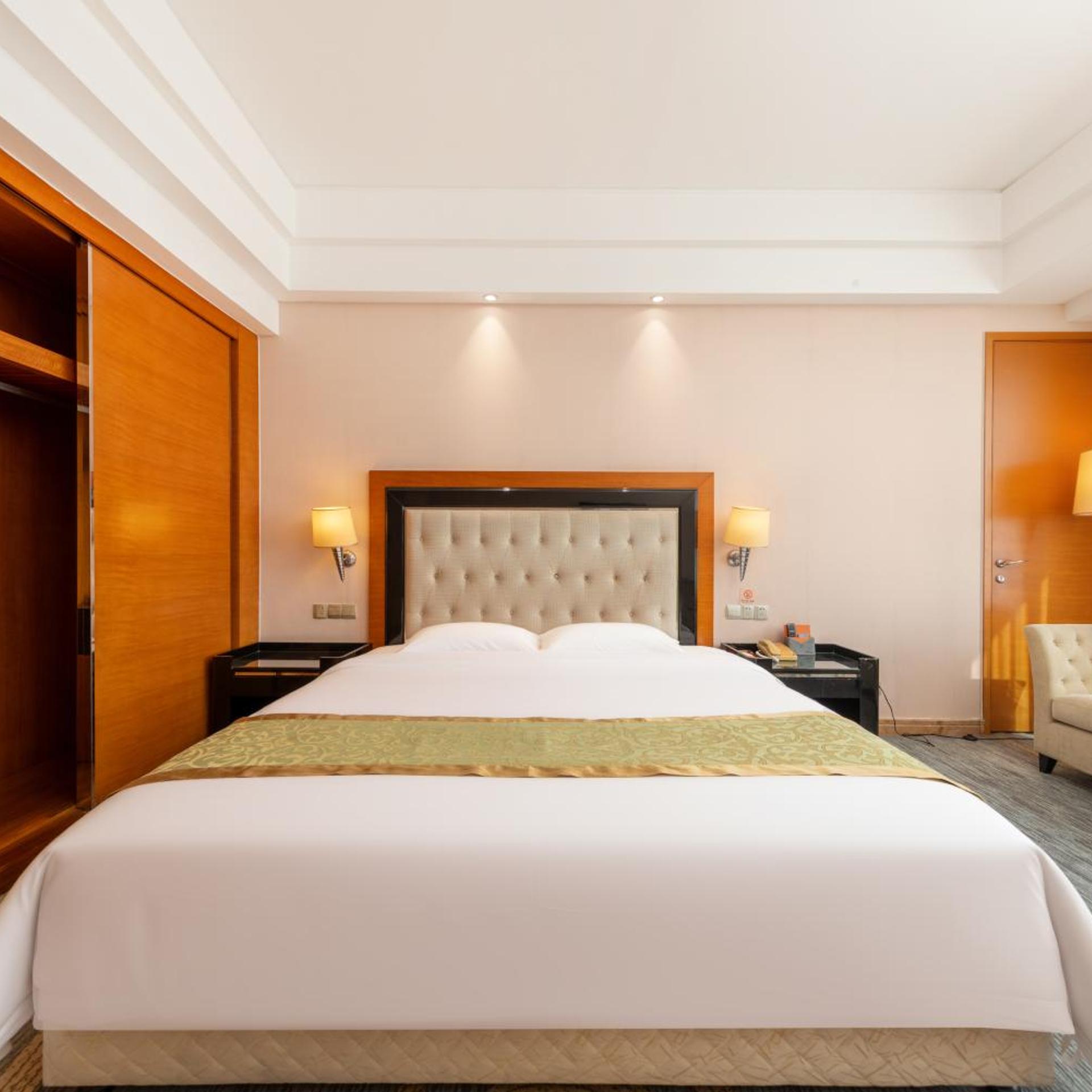 Yinquan Hotel 8/46