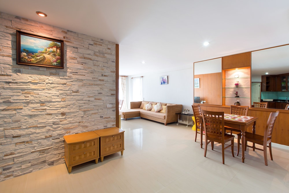 Baan Poolom Beachfront Condominium 29/50