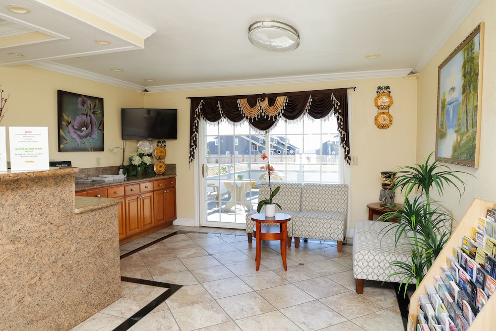 Sea Breeze Inn 8/64