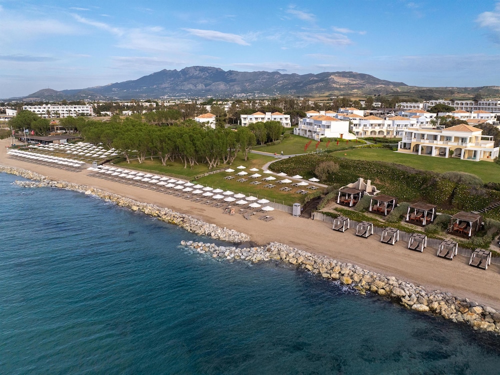 Neptune Luxury Resort 76/78