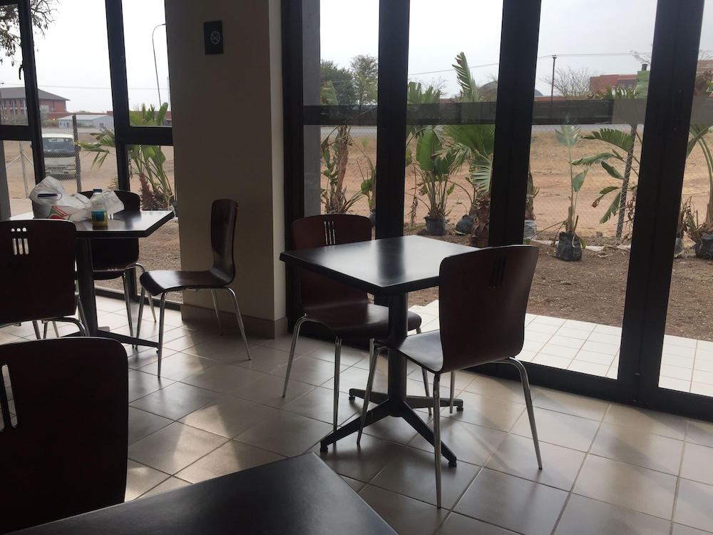 Cycad Palm Hotel 25/50