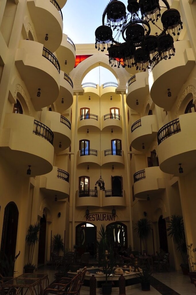 Alhambra Hotel 5/50