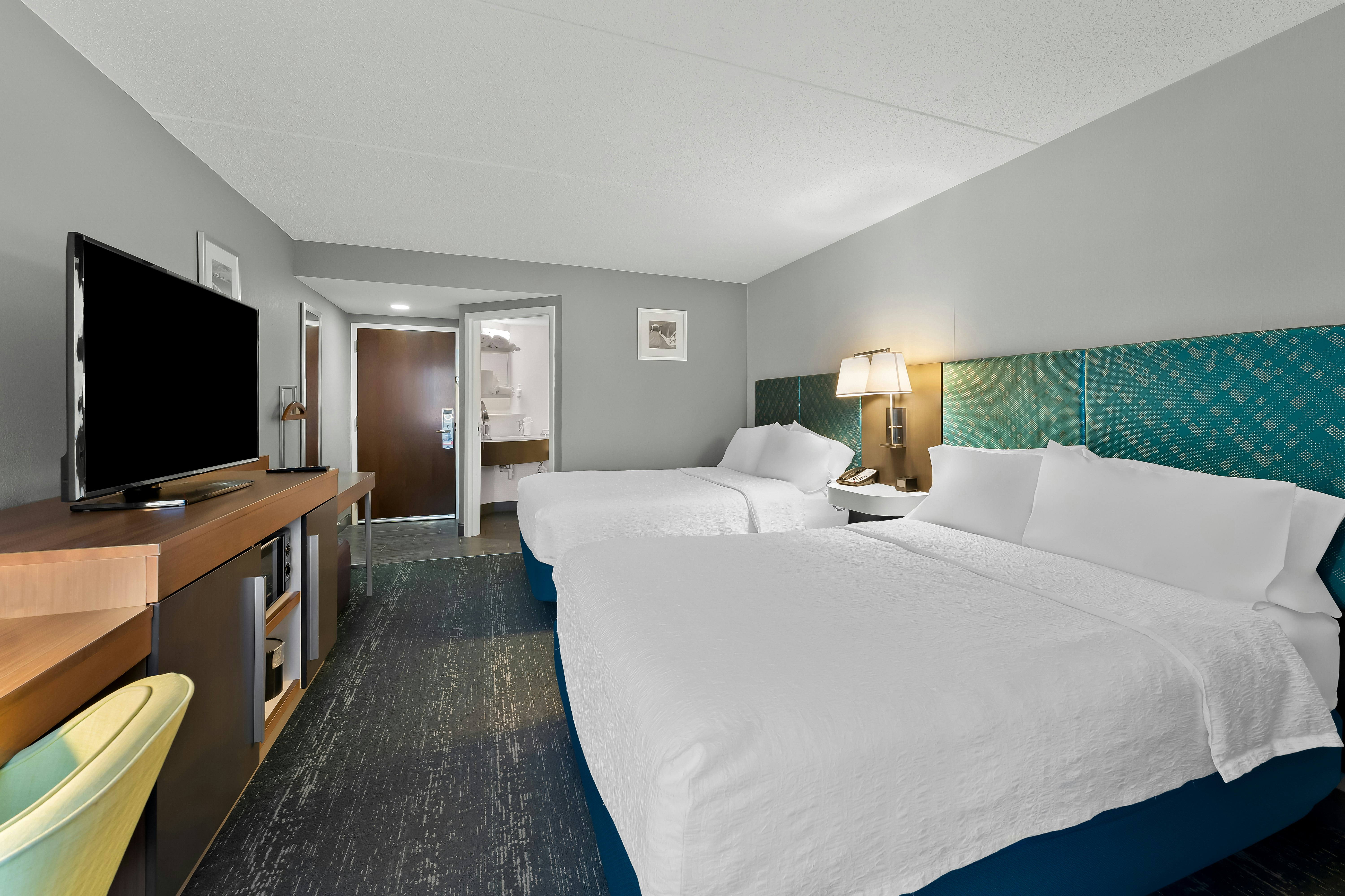 غرفة بسريرين مزدوجين، Hampton Inn Suites Newtown 2/5