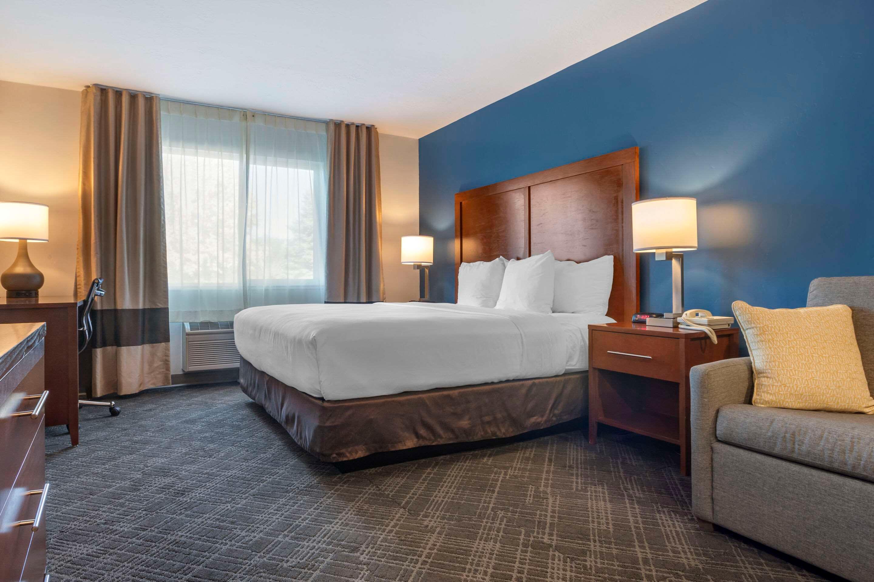 Upgrade, Efficiency, Suite, King Bed