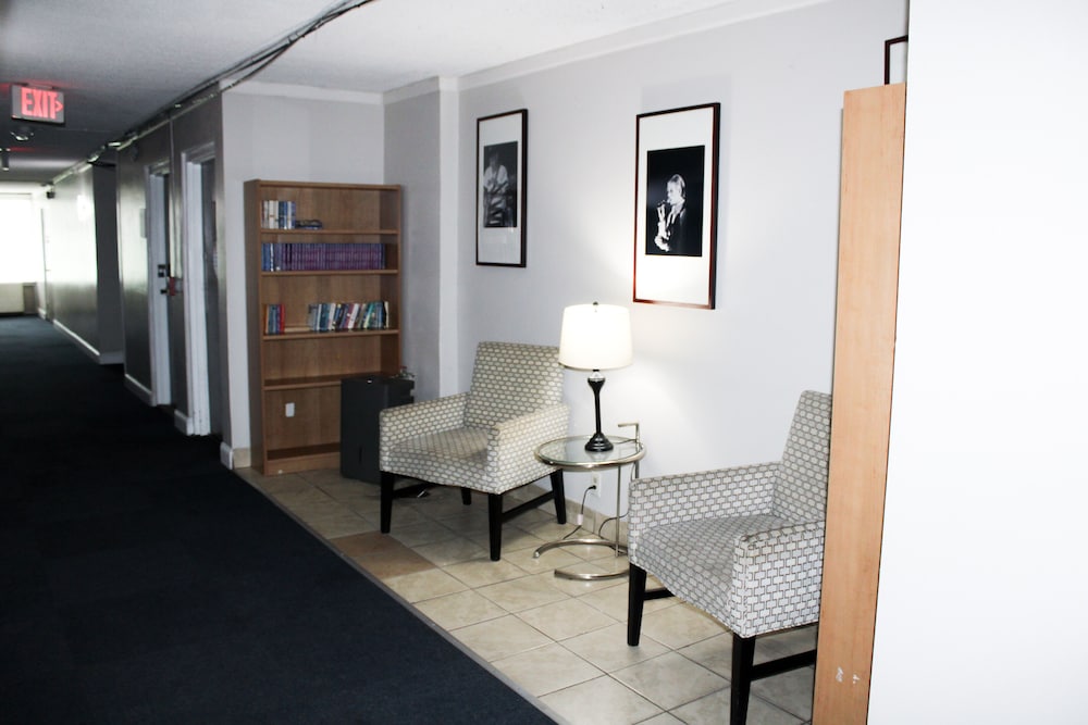 Apm Inn & Suites 44/54