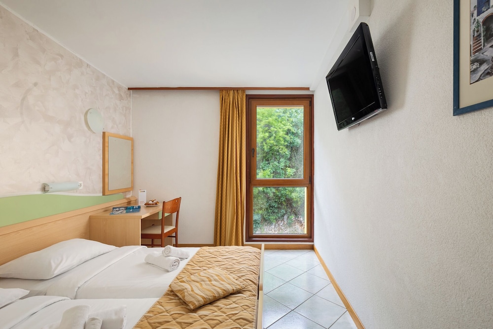 Room at Hotel Narcis - Maslinica Hotels and Resorts, LABIN