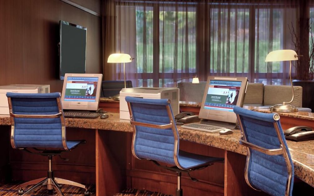 Courtyard by Marriott Kansas City Shawnee 62/71