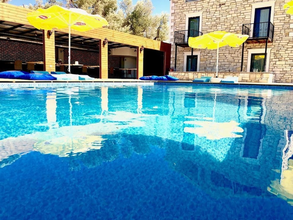 Victoria Hotel & Lounge Foça 41/42