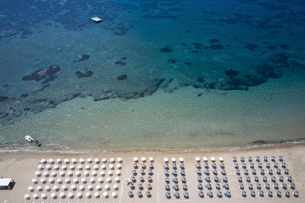 Sandy Beach Resort 58/63