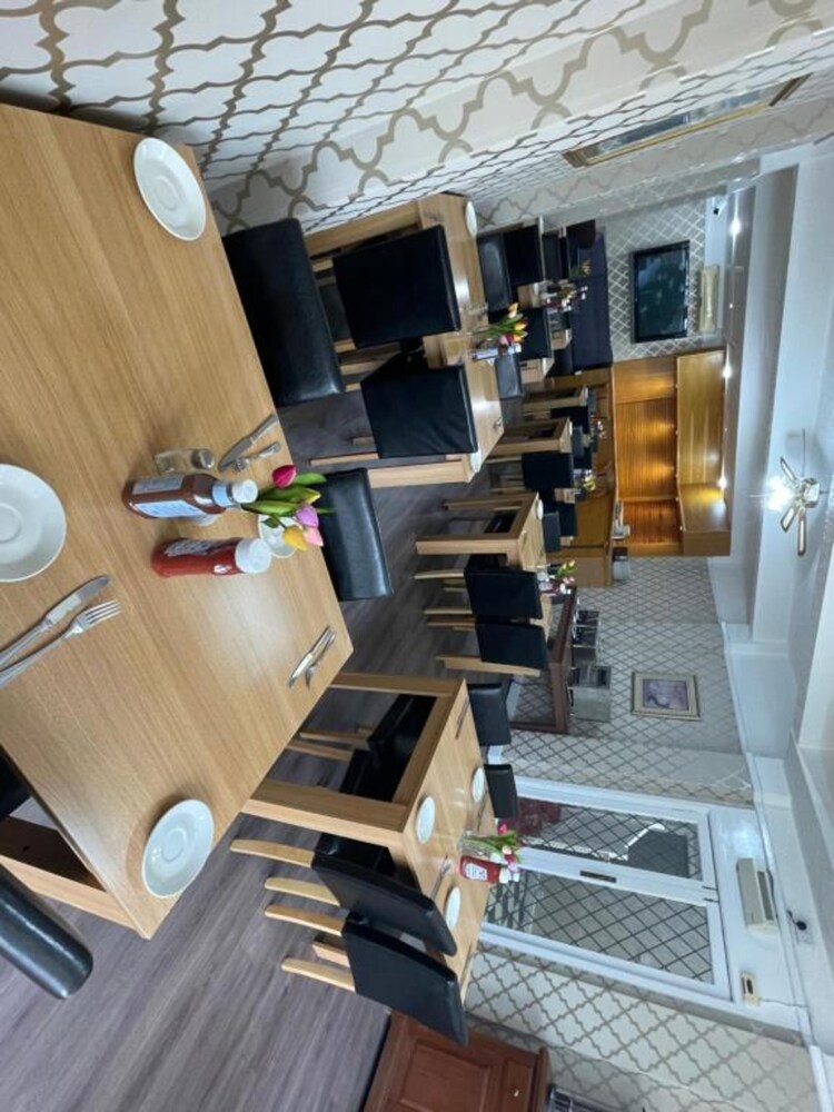 OYO Queens Hotel, Skegness 44/52