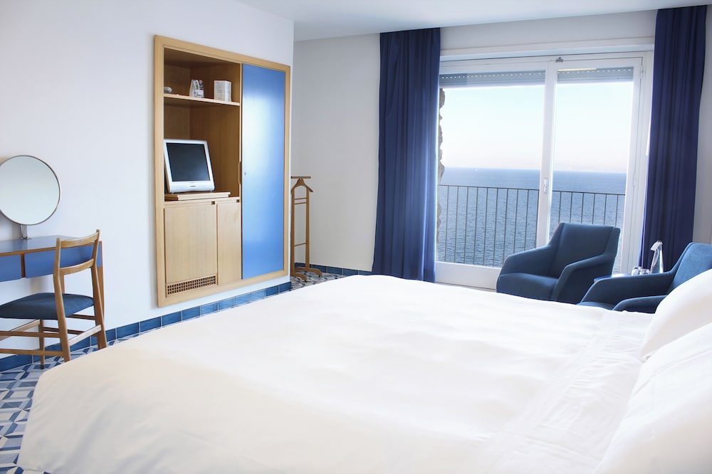 SUPERIOR, DOUBLE OR TWIN BED, SEA VIEW