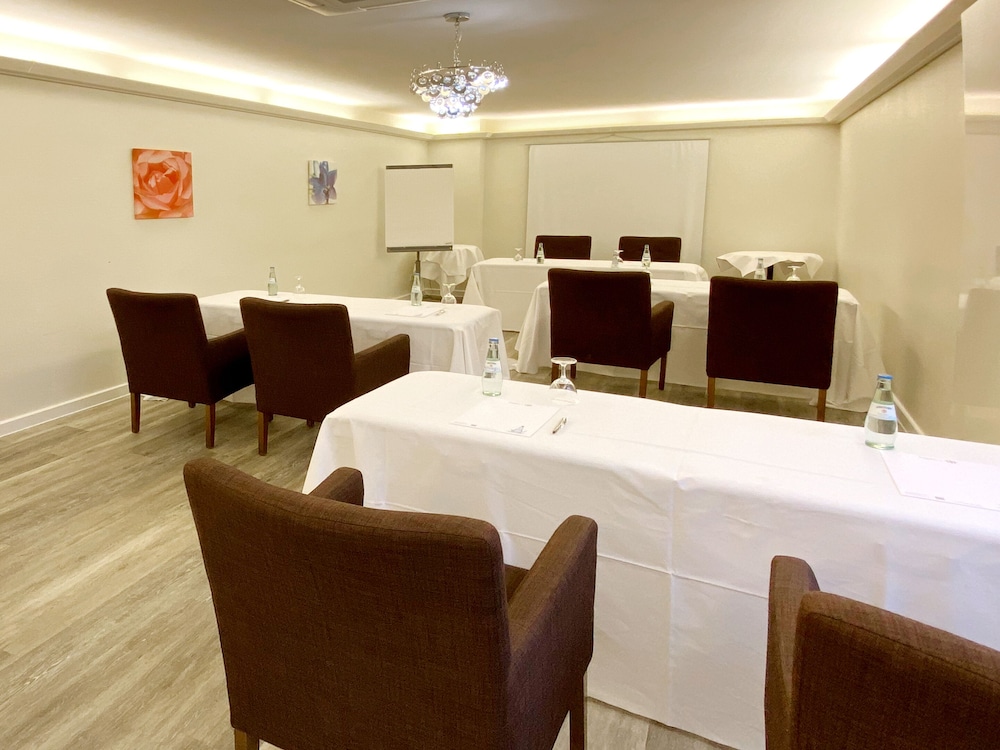 Dormero Hotel Dusseldorf 36/48