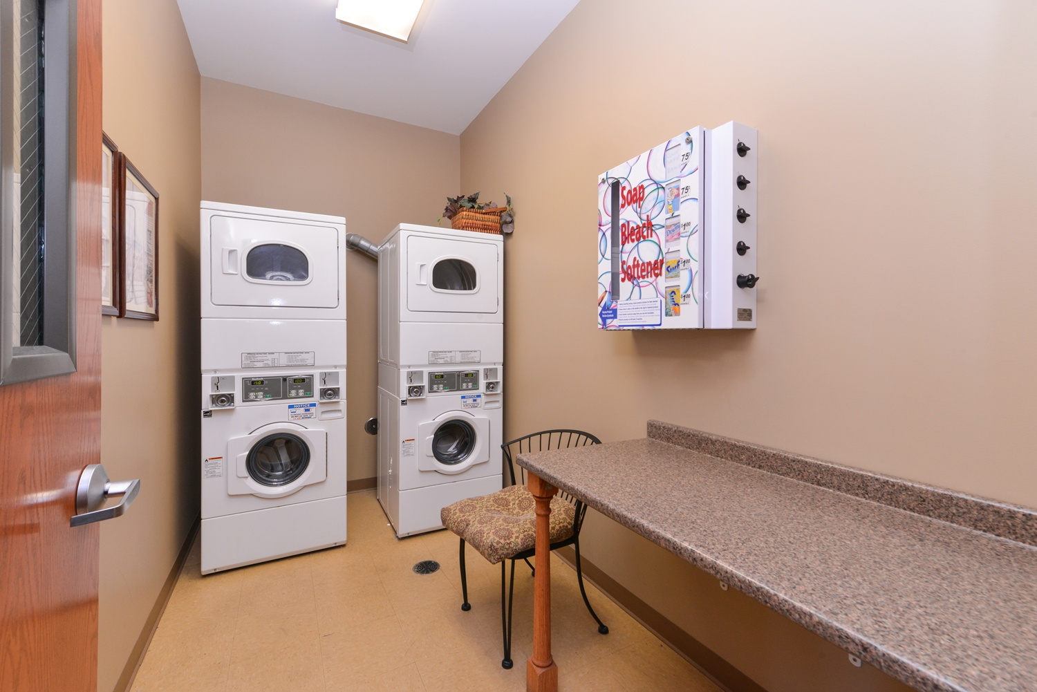 Country Hearth Inn & Suites Edwardsville St. Louis 33/51