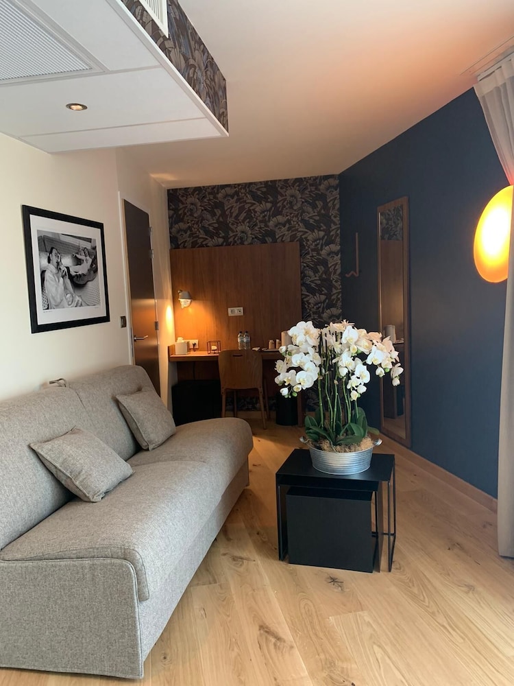 Park Hotel 48/73
