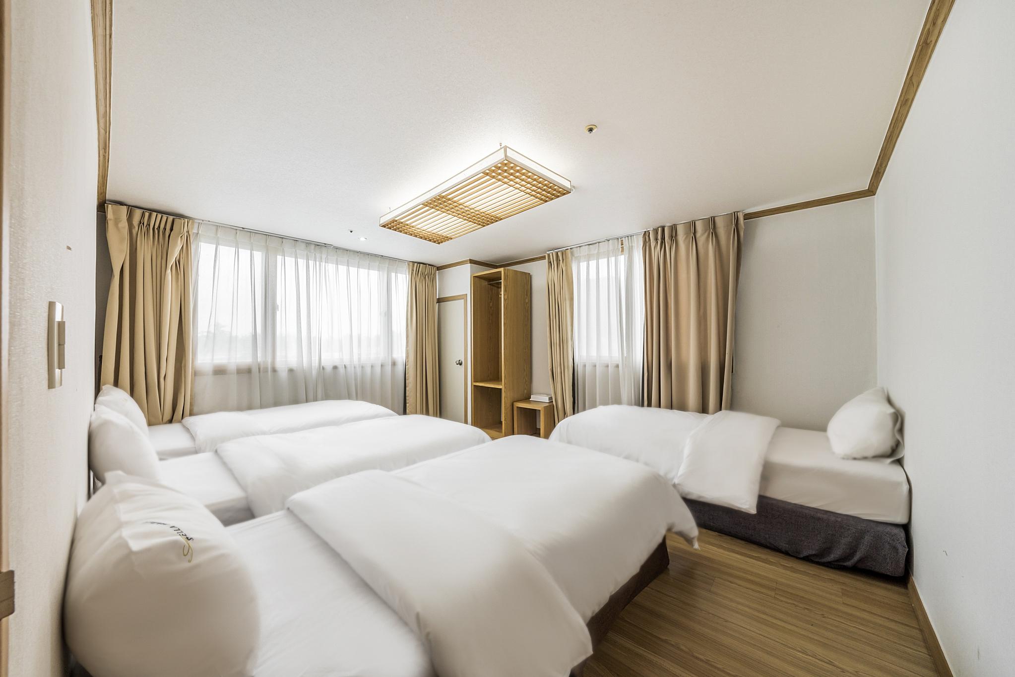 Royal, Family, 6 Beds