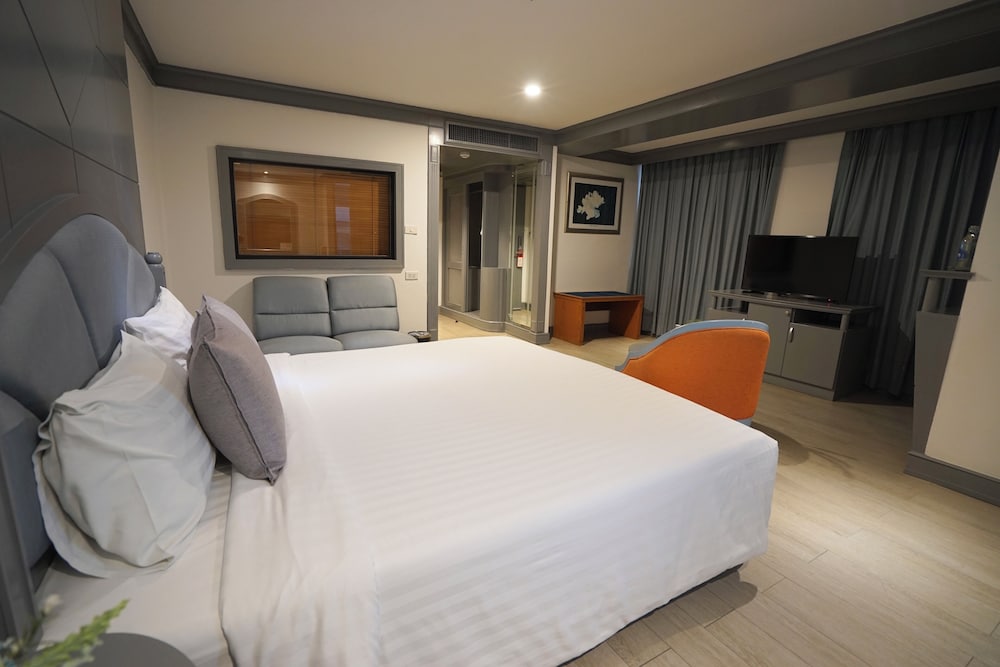 Corner Suite Room