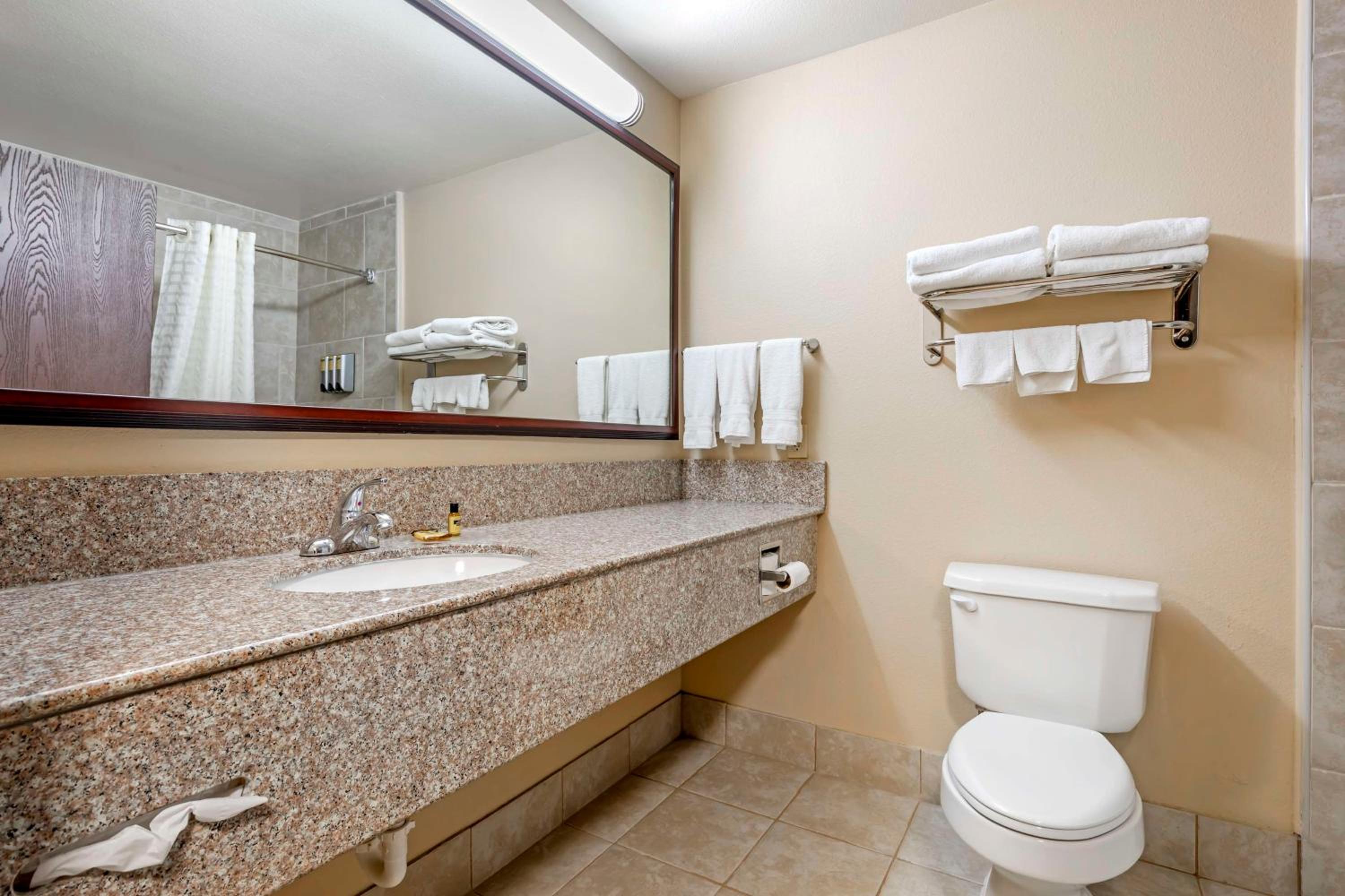 غرفة بسرير كوين، Best Western Plus Burleson Inn & Suites 4/5
