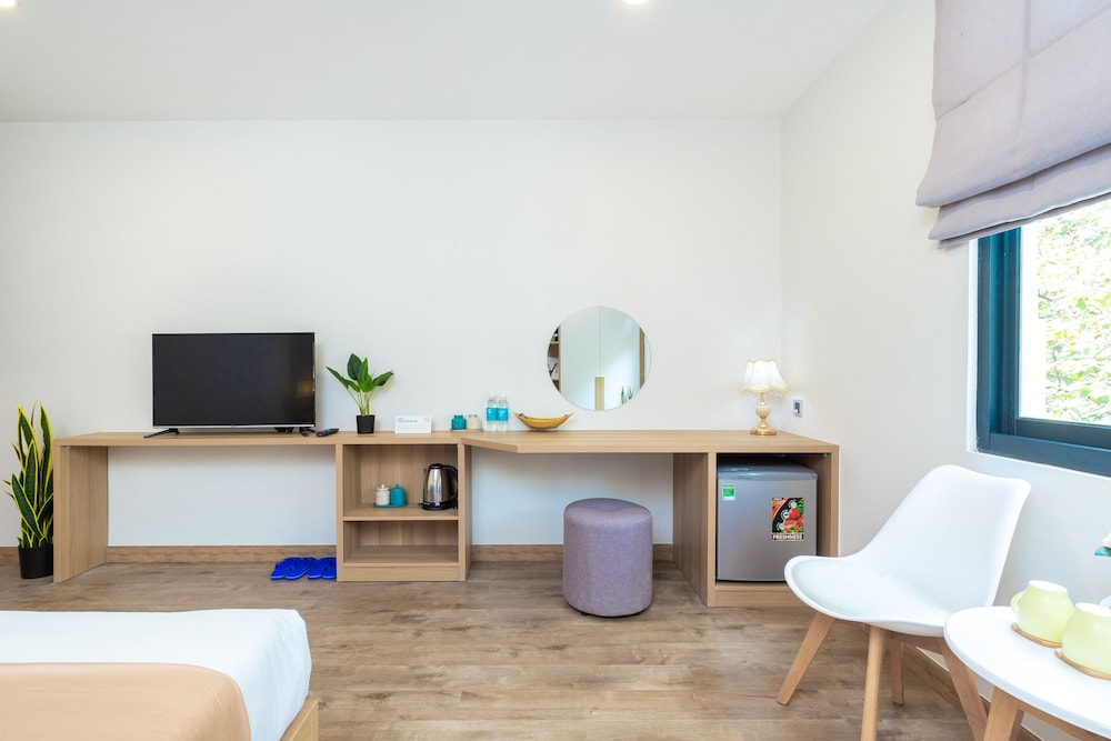 SAZI Resin Hotel - Free Nails/HairWash 43/50