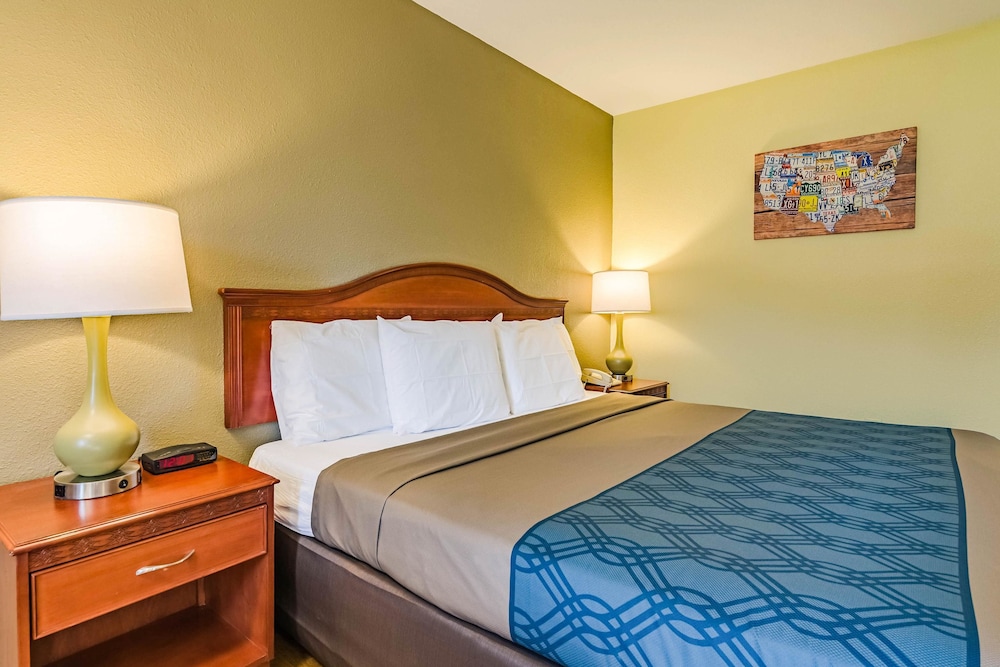 Econo Lodge Lexington Downtown Near I-81 16/29