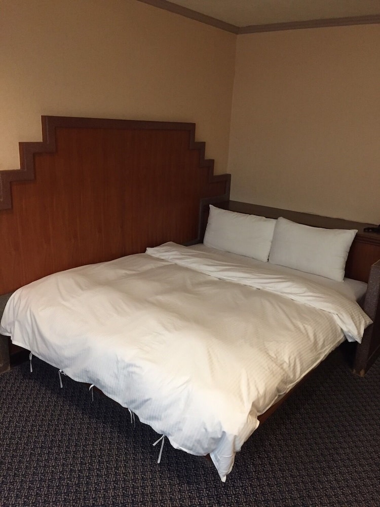 Chungli Business Hotel 12/48