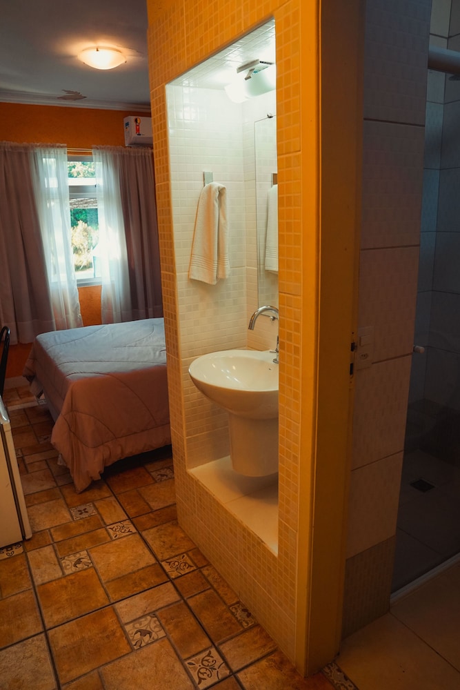 Anhangava Hotel Pousada 63/64