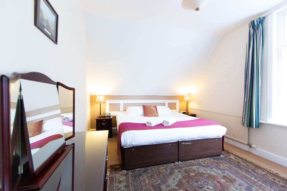 Junior Suite, Twin Beds, Rear View