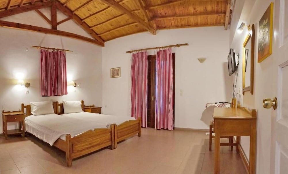 Pasiphae Hotel 31/72