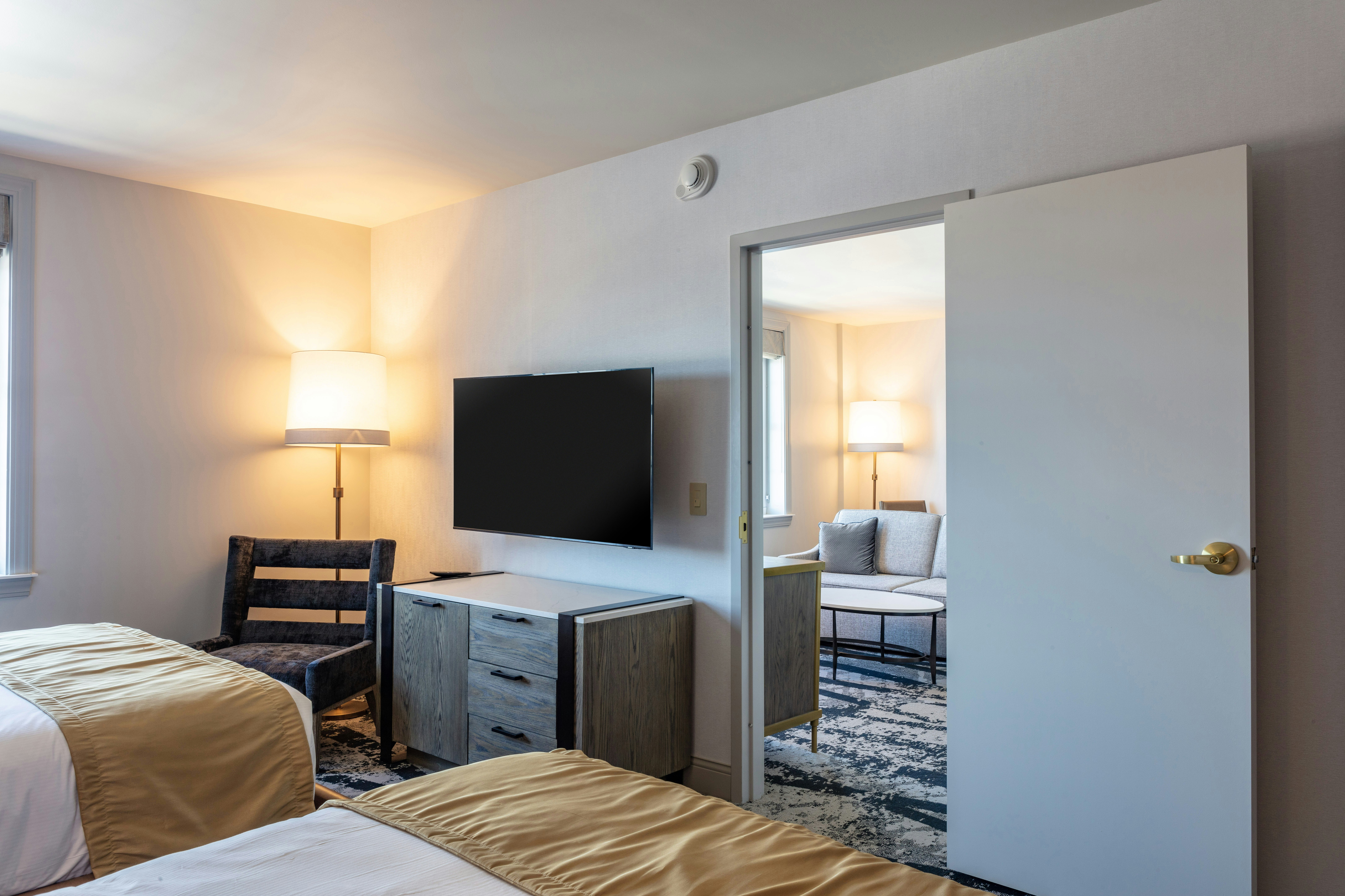 3 Rooms, Suite, 1 King and 2 Queen Beds