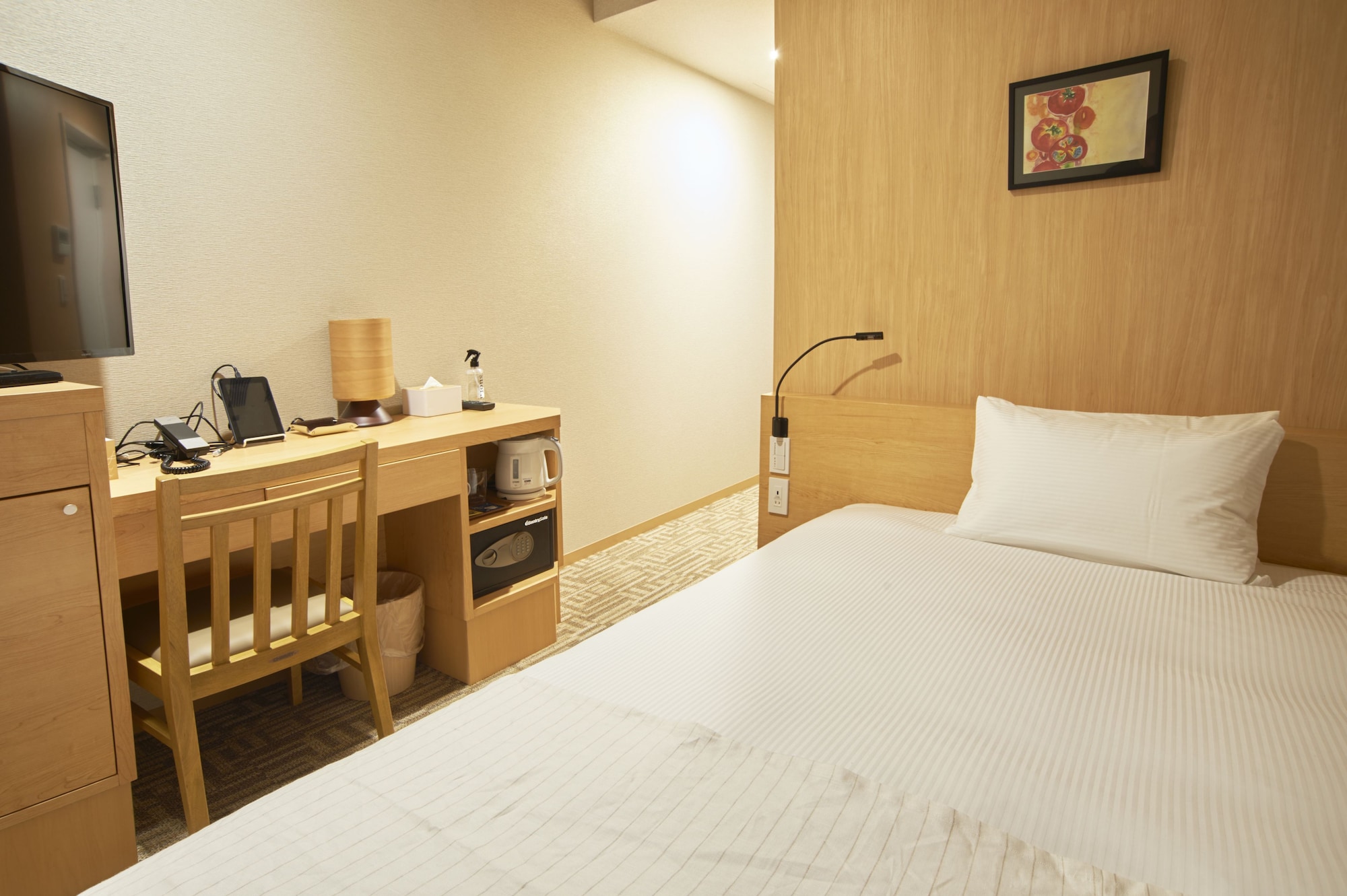 ROOM, DOUBLE BED