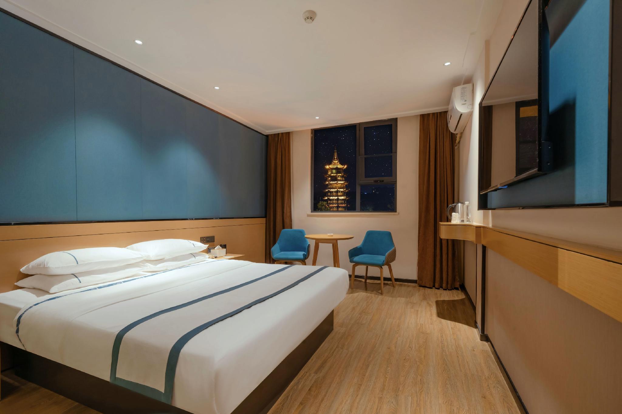 Room, Queen Bed, Lake View