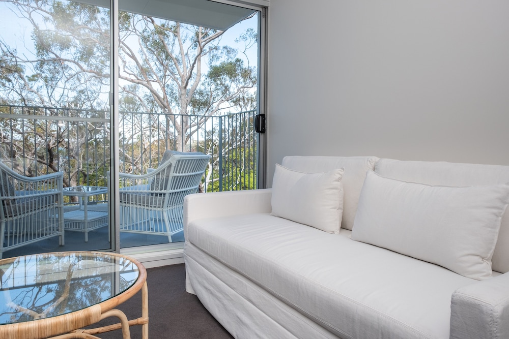 Bannisters Port Stephens 12/72