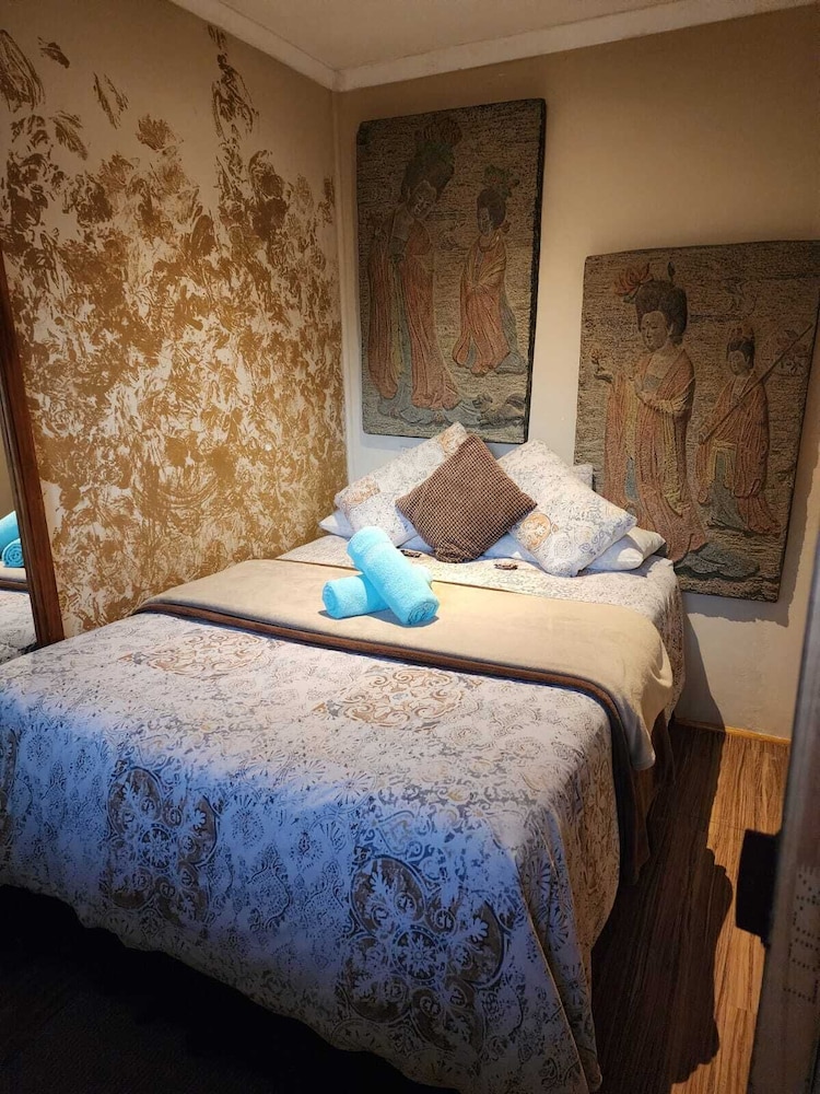 5 ROOMS, SUITE