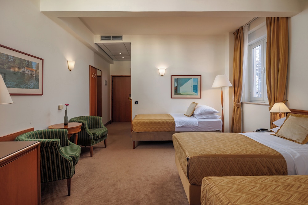 Grand Hotel Bonavia 33/74