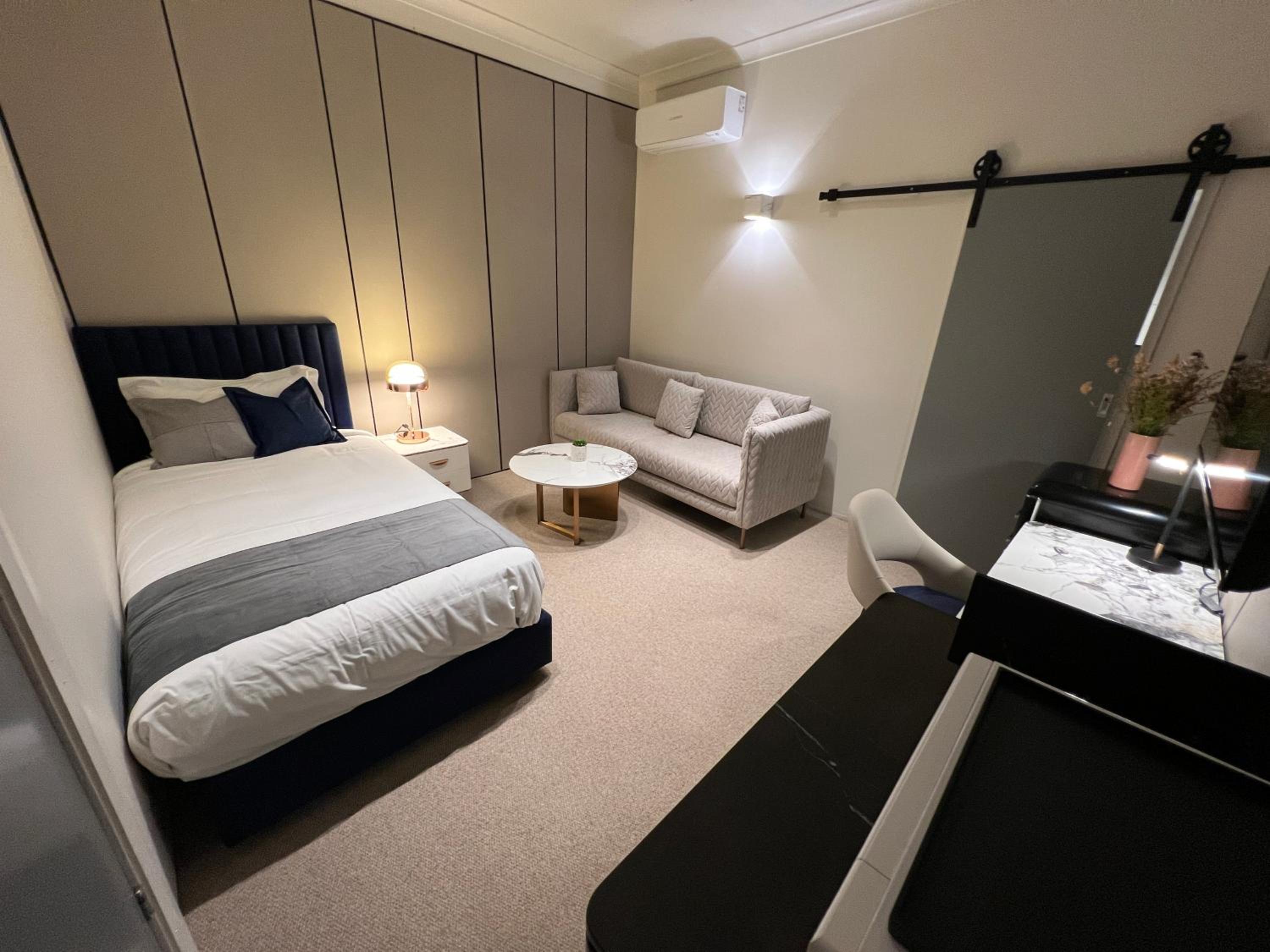 Deluxe, Suite