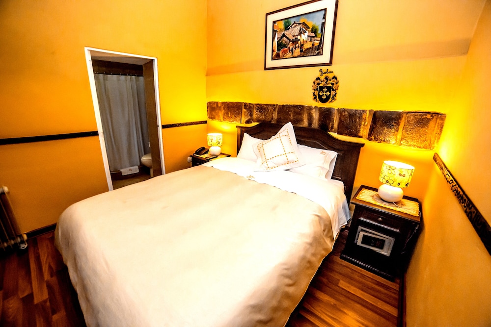 Yabar Hotel Plaza 9/65