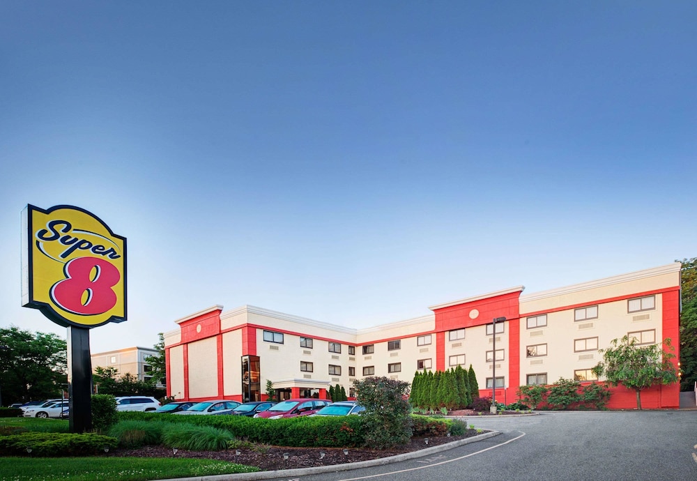 Super 8 By Wyndham Mahwah 2/28