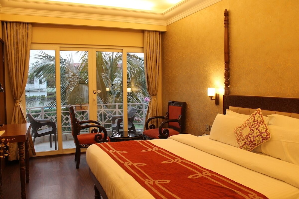 LUXURY, BALCONY