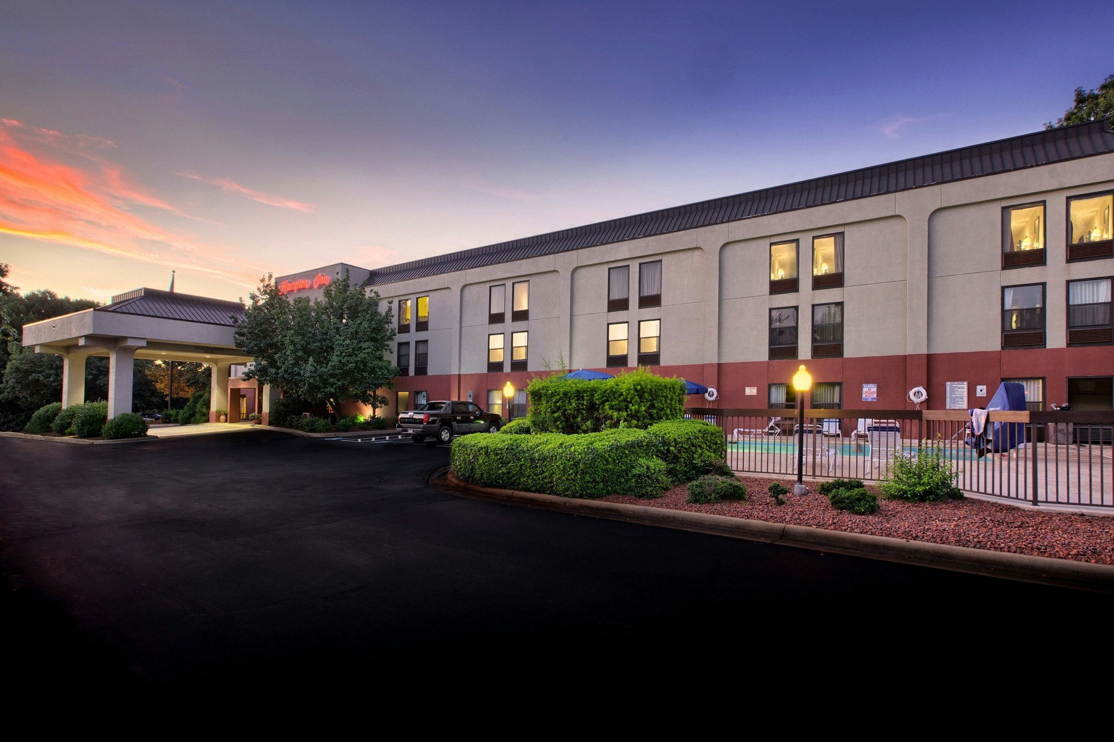 Hampton Inn Raleigh- Garner 8/54