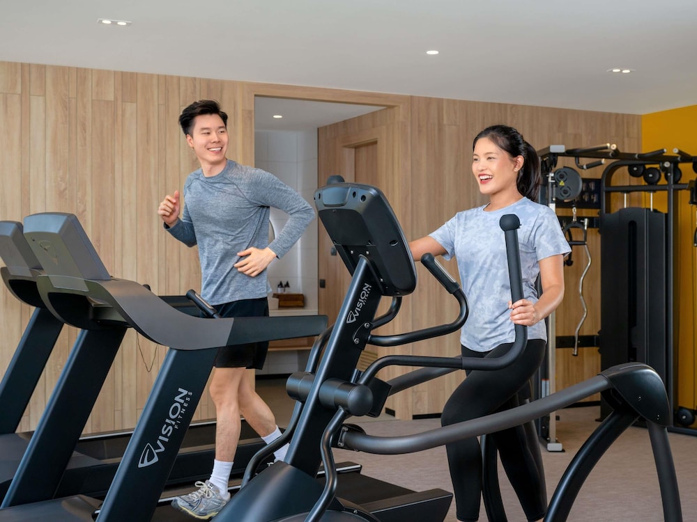 Mercure Bangkok Surawong 42/64