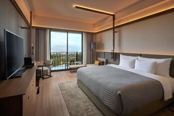 غرفة كلوب بسرير كينج، The Gaia Hotel Bandung 2/3