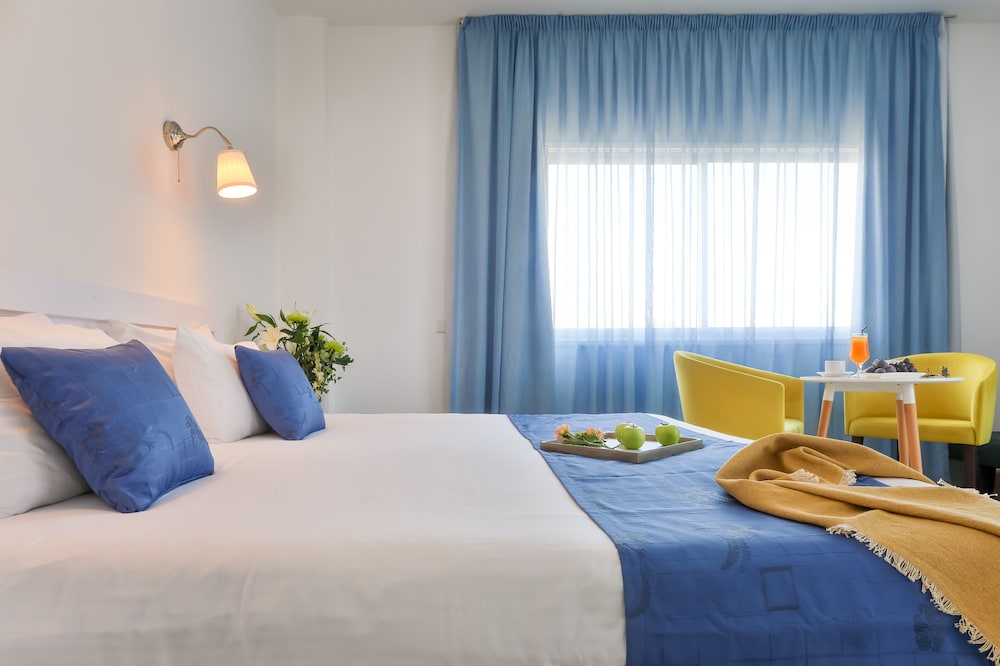 Mikes Kanarium City Hotel 17/57