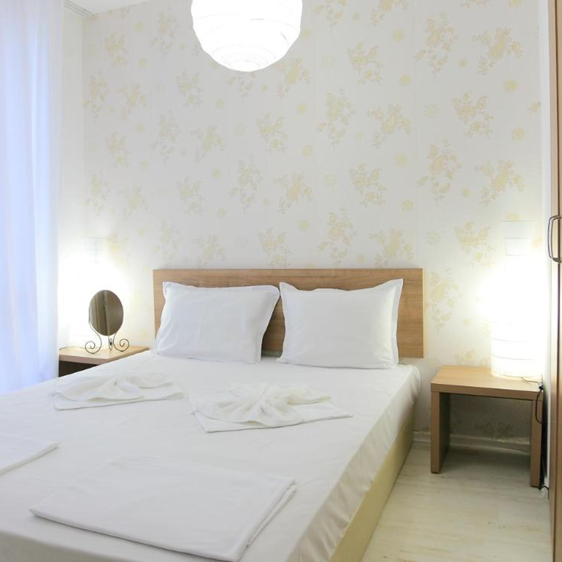 ROOM, DOUBLE BED