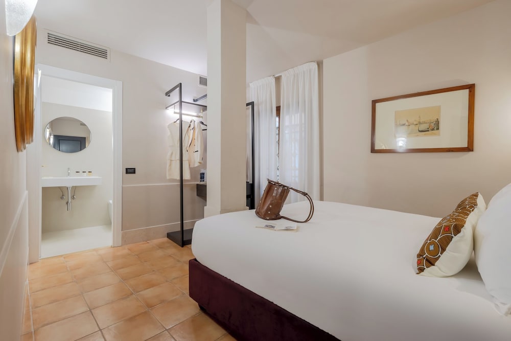 2 BEDROOMS, JUNIOR