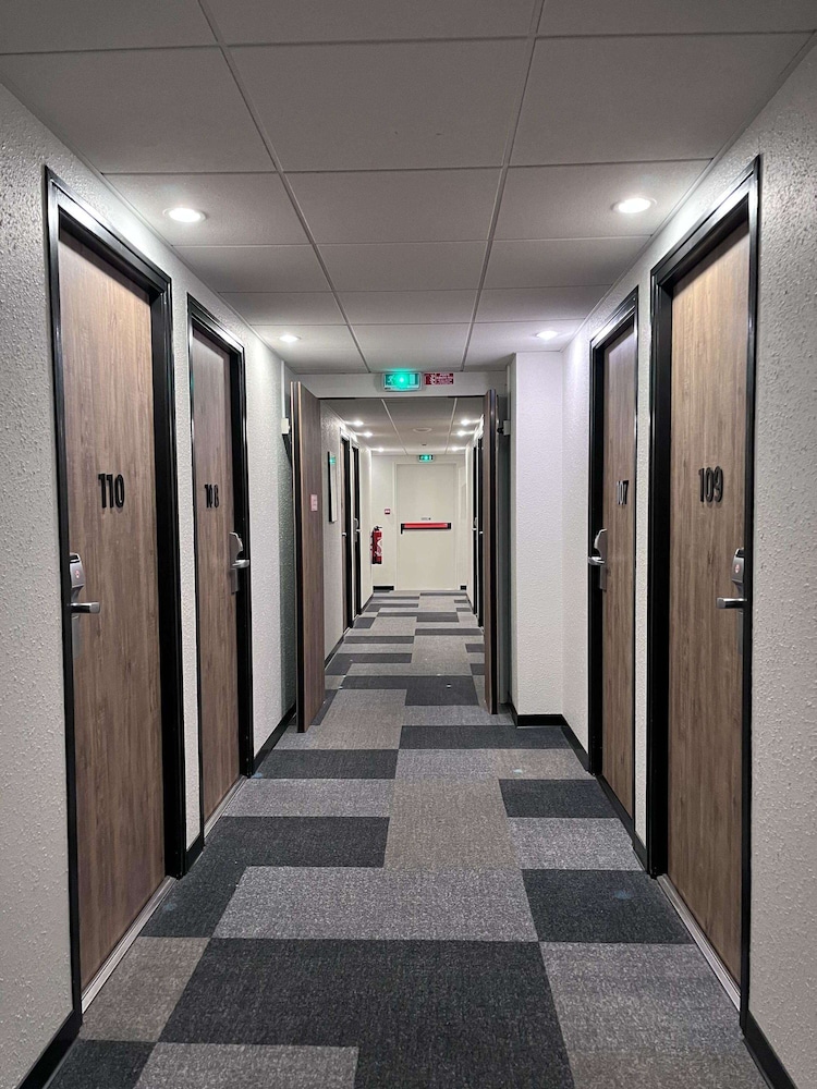 Ibis Vitre Centre 11/63